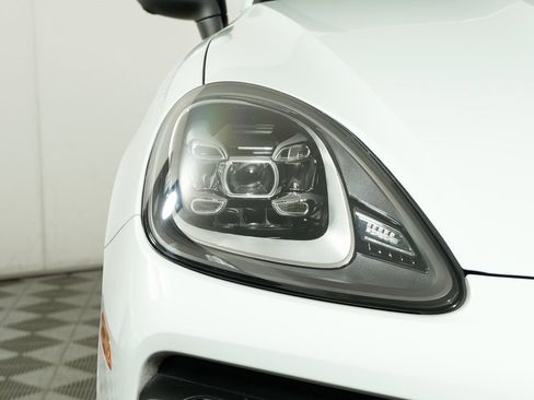 Certified 2022 Porsche Cayenne w/ Premium Package image 11