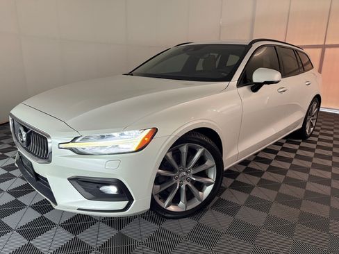 Used 2020 Volvo V60 T5 Momentum FWD image 1