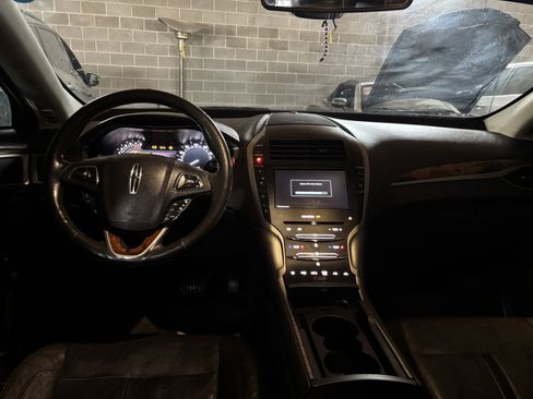 Used 2013 Lincoln MKZ FWD image 9