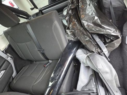 Used 2017 Jeep Wrangler Unlimited Sahara image 21