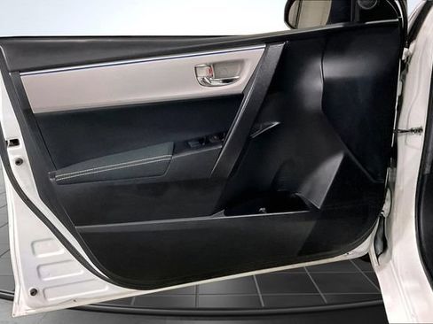 Used 2015 Toyota Corolla LE FWD image 23