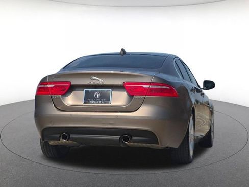 Used 2017 Jaguar XE Premium RWD image 5