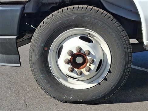 Used 2024 Ford E-450 and Econoline 450 Super Duty w/ Driver's Safety Package image 8