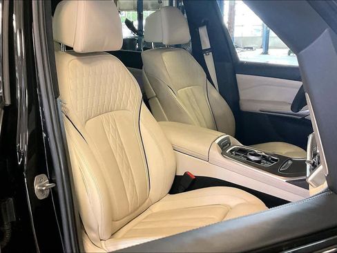 Used 2023 BMW X7 xDrive40i w/ M Sport Package AWD/4WD image 8