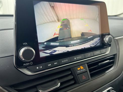 Used 2024 Nissan Altima 2.5 SV image 14