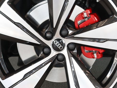 New 2025 Audi SQ5 Prestige image 7