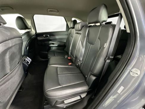Used 2024 Kia Sorento S image 21