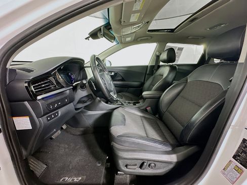 Used 2022 Kia Niro EX image 13