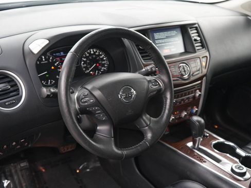 Used 2020 Nissan Pathfinder Platinum AWD/4WD image 22