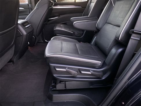 Certified 2025 Cadillac Escalade Premium Luxury image 28