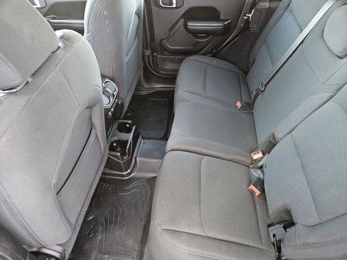 Used 2018 Jeep Wrangler Unlimited Sport S image 28