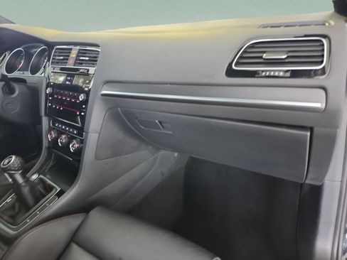 Used 2019 Volkswagen Golf 4-Door FWD image 21