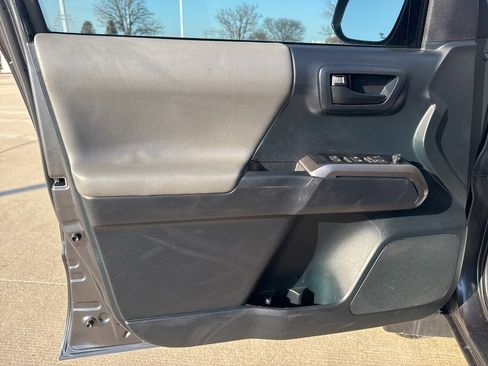 Certified 2019 Toyota Tacoma SR5 image 16