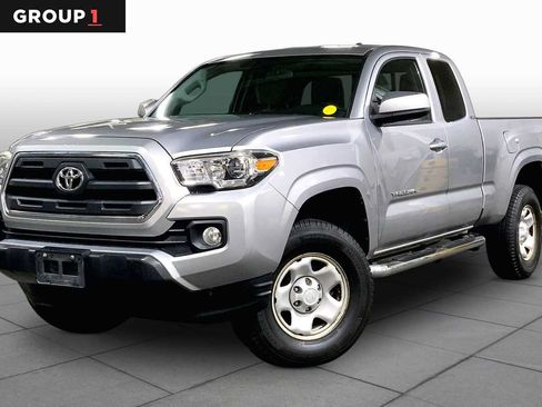 Used 2017 Toyota Tacoma SR5 AWD/4WD image 1