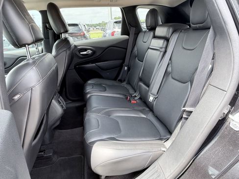 Used 2016 Jeep Cherokee Limited w/ Luxury Group FWD image 13