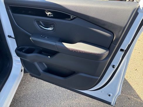 Used 2025 Honda Pilot TrailSport image 22