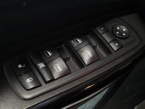 Used 2019 Jeep Cherokee Altitude image 27