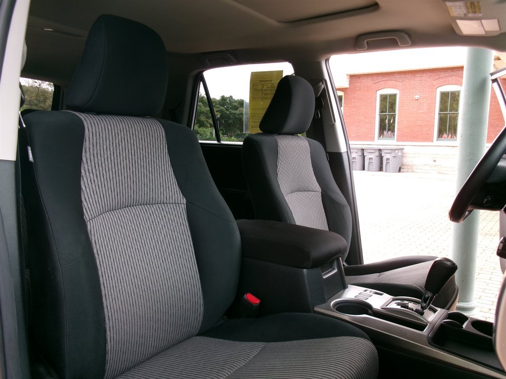 Used 2016 Toyota 4Runner SR5 RWD image 17