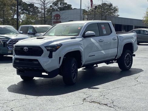 New 2025 Toyota Tacoma TRD Sport image 6