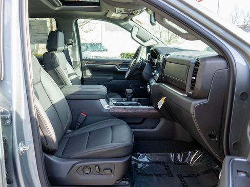 New 2026 GMC Sierra 1500 SLT w/ SLT Premium Plus Package image 10