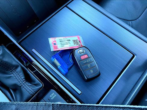 Used 2024 Toyota Sequoia Platinum image 32