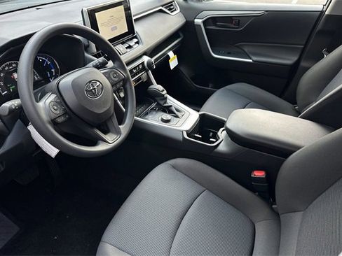 Used 2025 Toyota RAV4 LE image 8