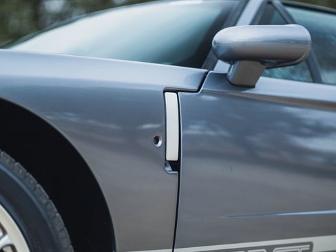 Used 2006 Ford GT RWD image 7