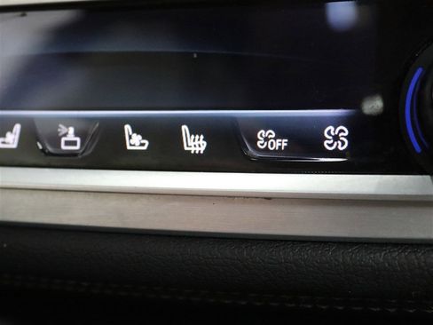 Used 2020 BMW 750i xDrive w/ Executive Package image 40