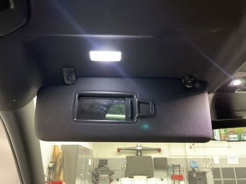 Used 2023 Volkswagen Tiguan SE w/ Panoramic Sunroof Package AWD/4WD image 26