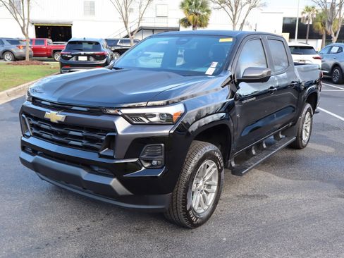Used 2024 Chevrolet Colorado LT w/ LT Convenience Package III image 8