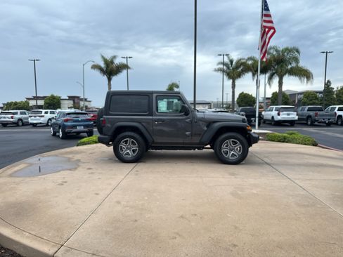 Used 2022 Jeep Wrangler Sport AWD/4WD image 4
