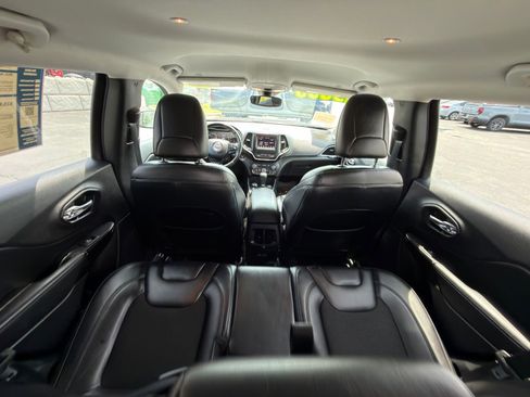 Used 2021 Jeep Cherokee Latitude Plus AWD/4WD image 27