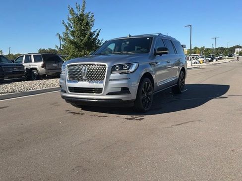 Used 2023 Lincoln Navigator Reserve AWD/4WD image 2