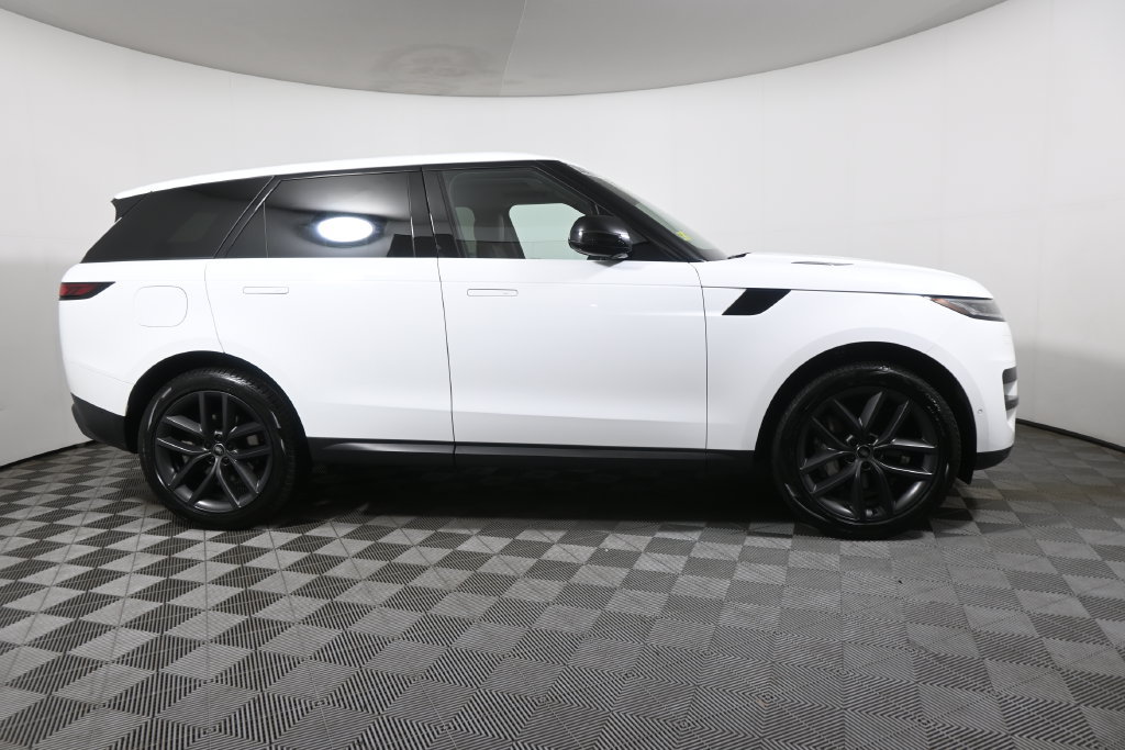 Used 2024 Land Rover Range Rover Sport SE AWD/4WD image 8