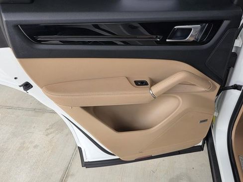 Used 2019 Porsche Cayenne AWD/4WD image 32