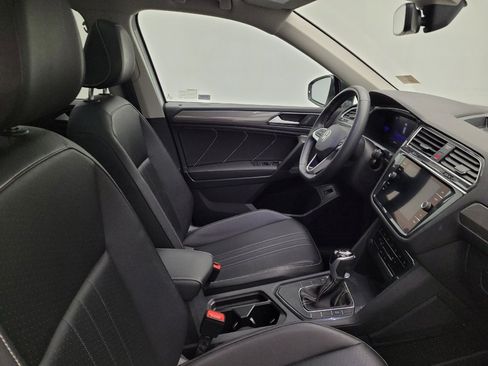 Used 2022 Volkswagen Tiguan SE FWD image 21
