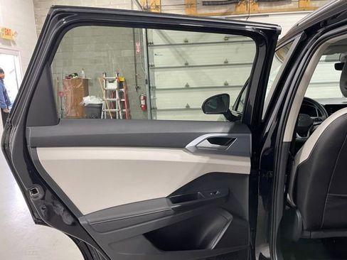 New 2026 Volkswagen Taos SE image 14