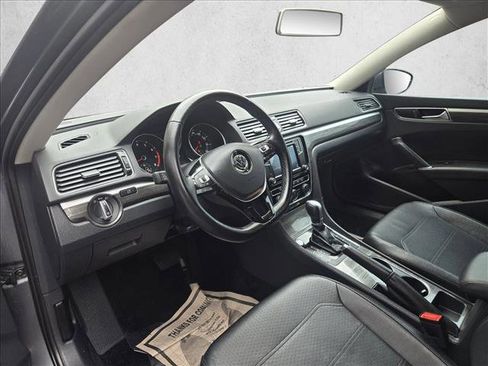 Used 2017 Volkswagen Passat 1.8T SE image 11