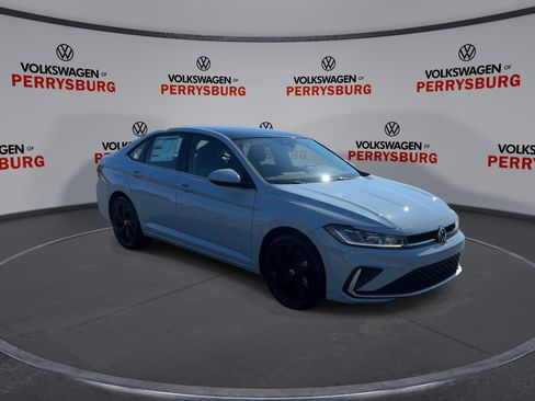 New 2026 Volkswagen Jetta SE image 2