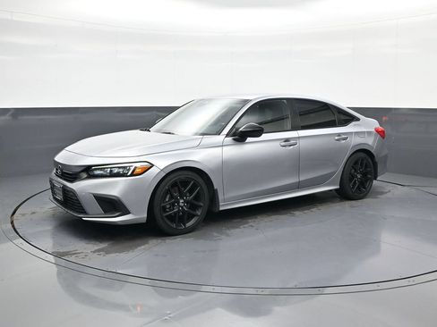 Used 2023 Honda Civic Sport image 4