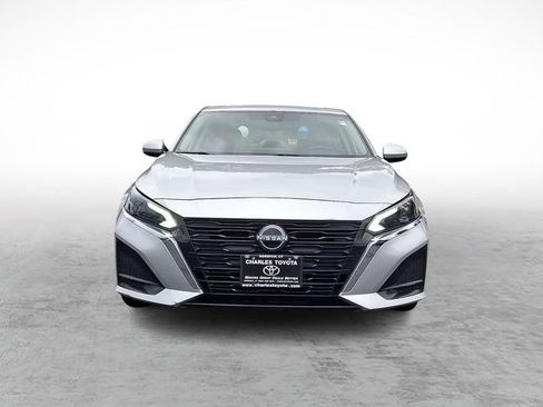 Used 2024 Nissan Altima 2.5 SV w/ SV Premium Package FWD image 2