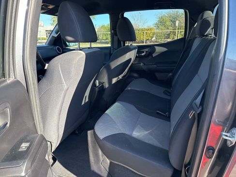 Used 2020 Toyota Tacoma TRD Sport image 9