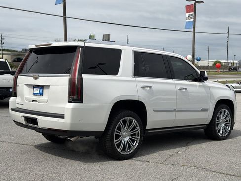 Used 2020 Cadillac Escalade Premium Luxury AWD/4WD image 25