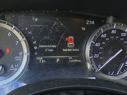 Used 2022 Toyota Highlander XLE FWD image 2