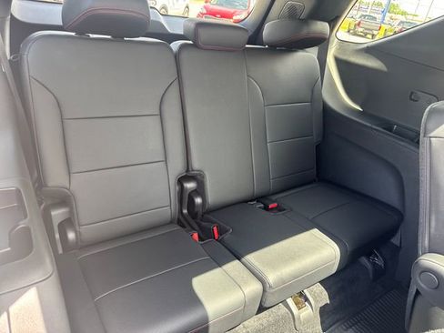 Used 2025 Chevrolet Traverse Z71 w/ Enhanced Driving Package AWD/4WD image 15