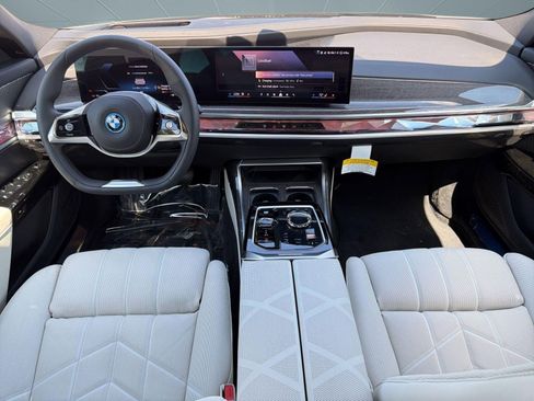 New 2026 BMW i7 xDrive60 AWD/4WD image 14