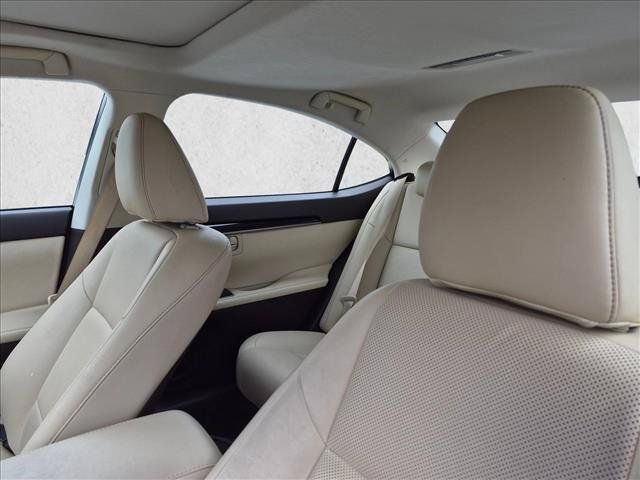 Used 2016 Lexus ES 350 w/ Accessory Package 2 FWD image 2