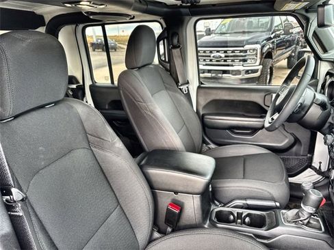 Used 2023 Jeep Gladiator Willys image 24