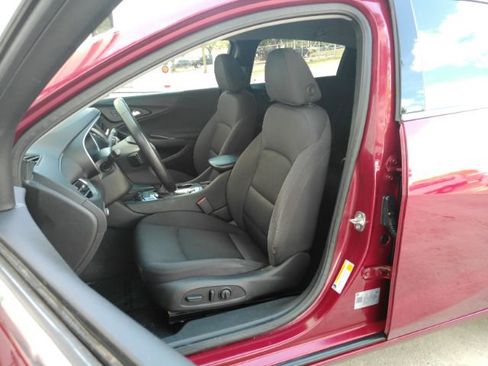 Used 2025 Chevrolet Malibu RS FWD image 16
