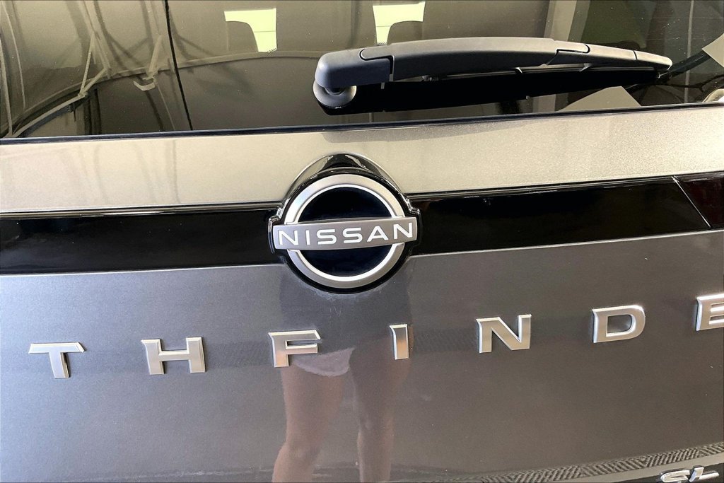 Used 2025 Nissan Pathfinder SL AWD/4WD image 40